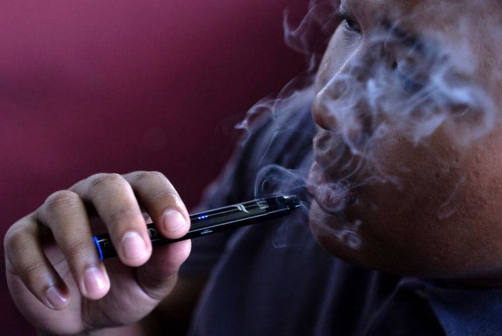 Penggunaan rokok elektronik atau vape dalam kalangan remaja berumur 13 sehingga 17 tahun mencatatkan peningkatan ketara. - Foto Bernama