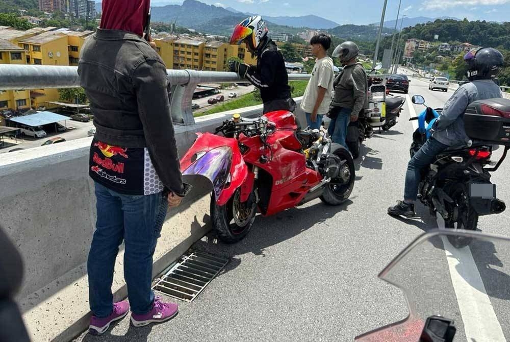 Polis sedang giat mengesan penunggang motosikal lawan arus yang mengakibatkan kematian seorang penunggang motosikal berkuasa tinggi di Lebuhraya SUKE pada Rabu.