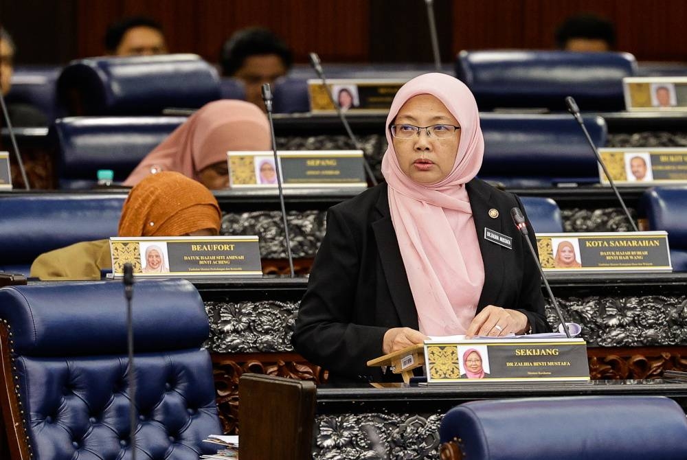 Dr Zaliha Persidangan Dewan Rakyat di Bangunan Parlimen hari ini.