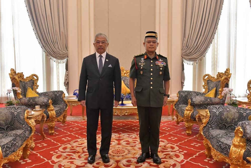 Al-Sultan Abdullah berkenan menerima menghadap perpisahan Hasagaya di Istana Negara pada Khamis. - Foto FB Istana Negara