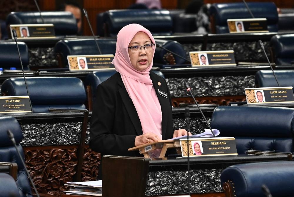 Dr Zaliha ketika sesi penggulungan usul Kertas Putih Kesihatan di Dewan Rakyat pada Khamis.