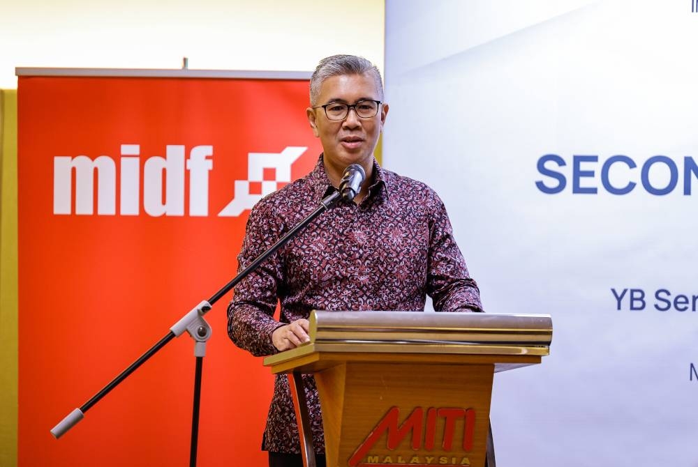 Tengku Zafrul berucap pada acara Pelancaran Skim Pembiayaan Peluang Kedua (2CF) di Menara MITI, pada Jumaat. - Foto Bernama