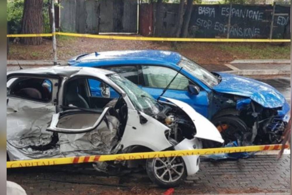 SUV mewah Lamborghini Urus berwarna biru itu dipercayai dipandu laju dan melulu. - Foto Agensi