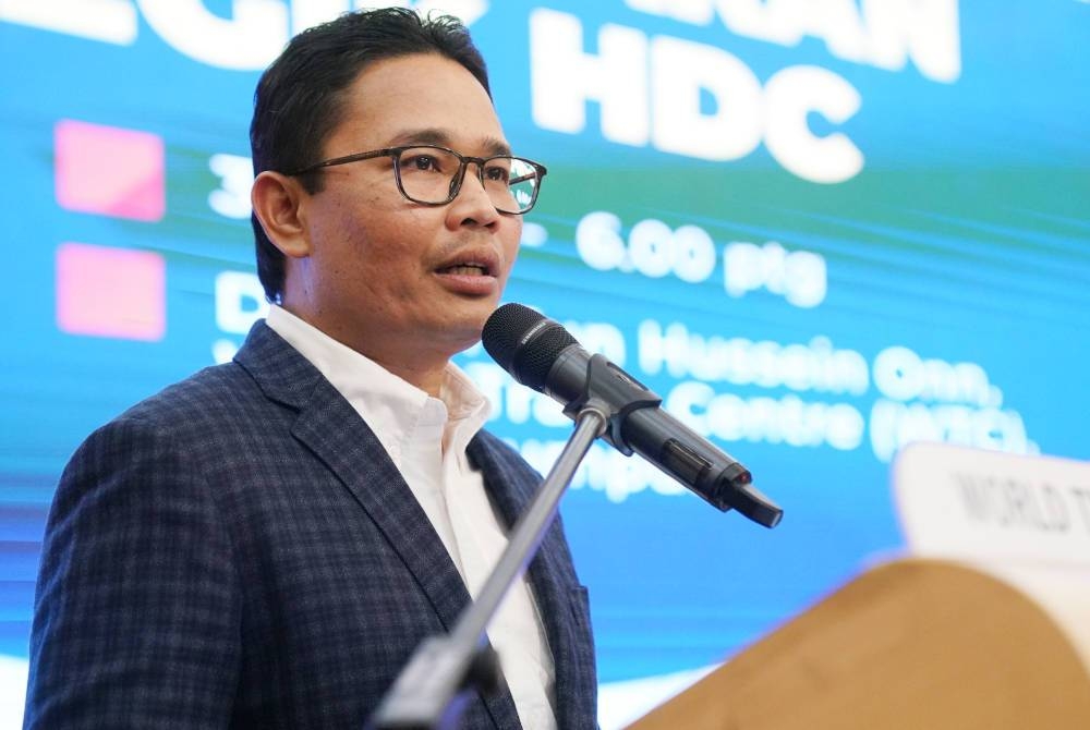 Khairul Azwan menyampaikan ucapan pada majlis Jalinan Mesra Bersama Rakan Strategik HDC di Pusat Dagangan Dunia Kuala Lumpur pada Jumaat.