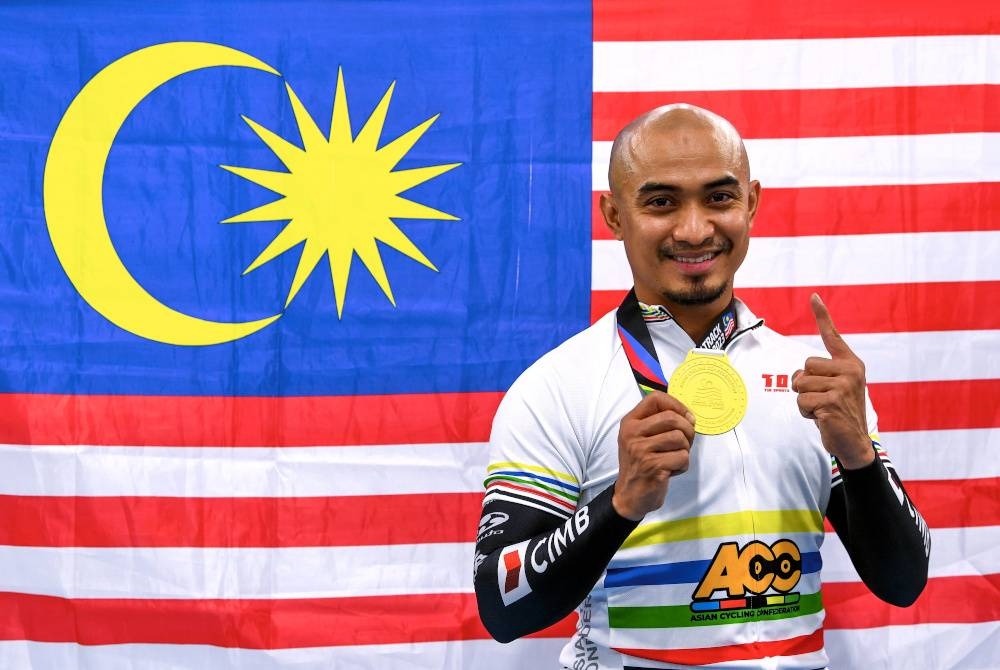 Azizulhasni meraih emas acara pecut individu elit lelaki ACC 2023 di Velodrom Nasional, Nilai pada Jumaat. - Foto Bernama