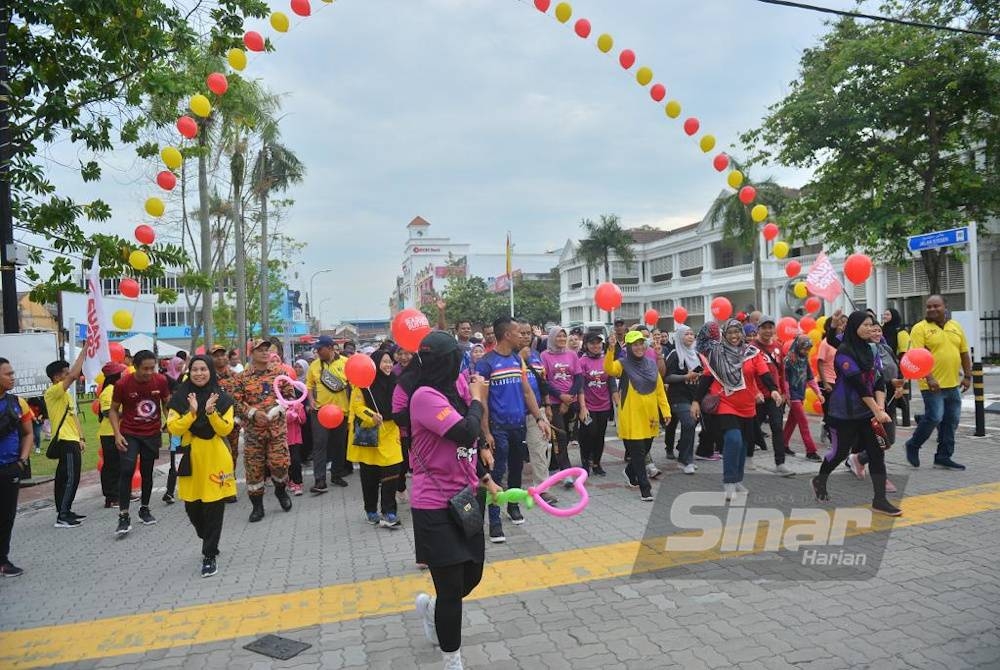 Hari Klang Tanpa Kenderaan yang dilancarkan Noraini disertai lebih 1,000 warga Klang pada Ahad. - Foto Sinar Harian ASRIL ASWANDI SHUKOR