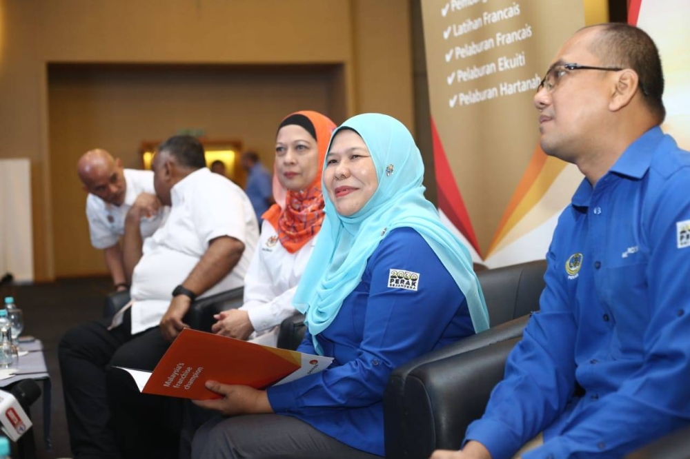 Salbiah dalam sidang akhbar sempena Program BizFrancais Perak 2023 di Hotel Casuarina, Meru pada Ahad.