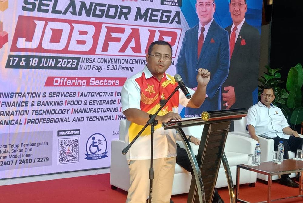 Amirudin berucap pada Majlis Penutup Program Selangor Mega Job Fair 2023 pada Ahad