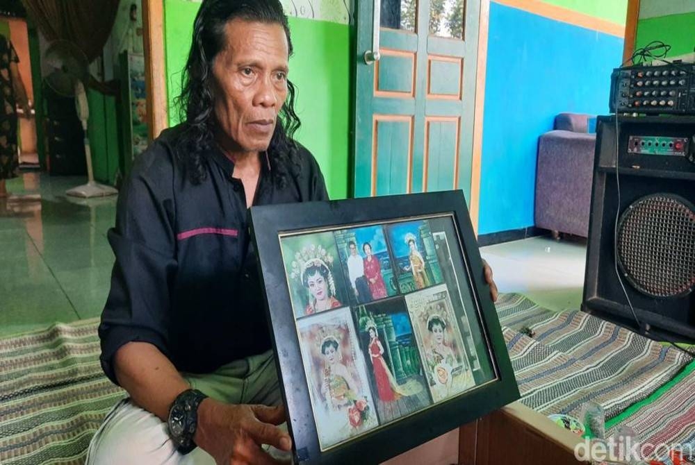 Bapa mangsa, Gunadi menunjukkan gambar anaknya yang menjadi mangsa keganasan rumah tangga. - Foto Detik.com