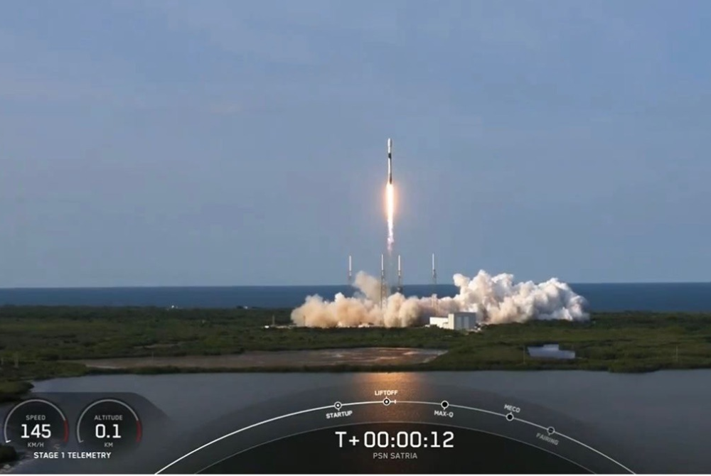 Satelit itu berjaya dilancarkan ke orbit oleh roket SpaceX Falcon 9 dari Cape Canaveral, Florida, Amerika Syarikat. - Foto Instagram Presiden Joko Widodo