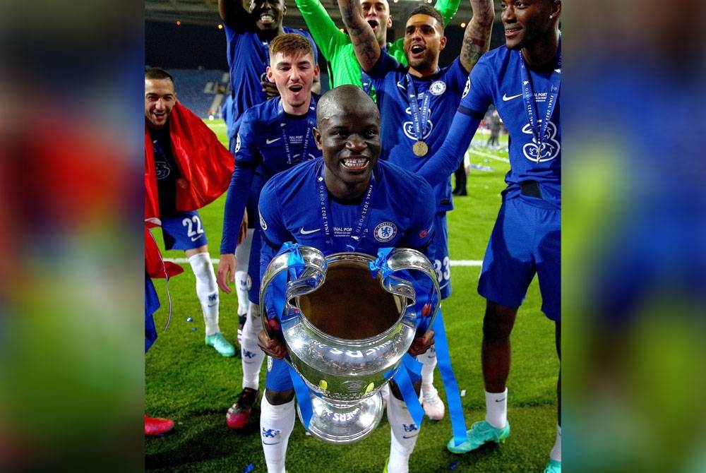 Kante ketika menggalas cabaran Chelsea.