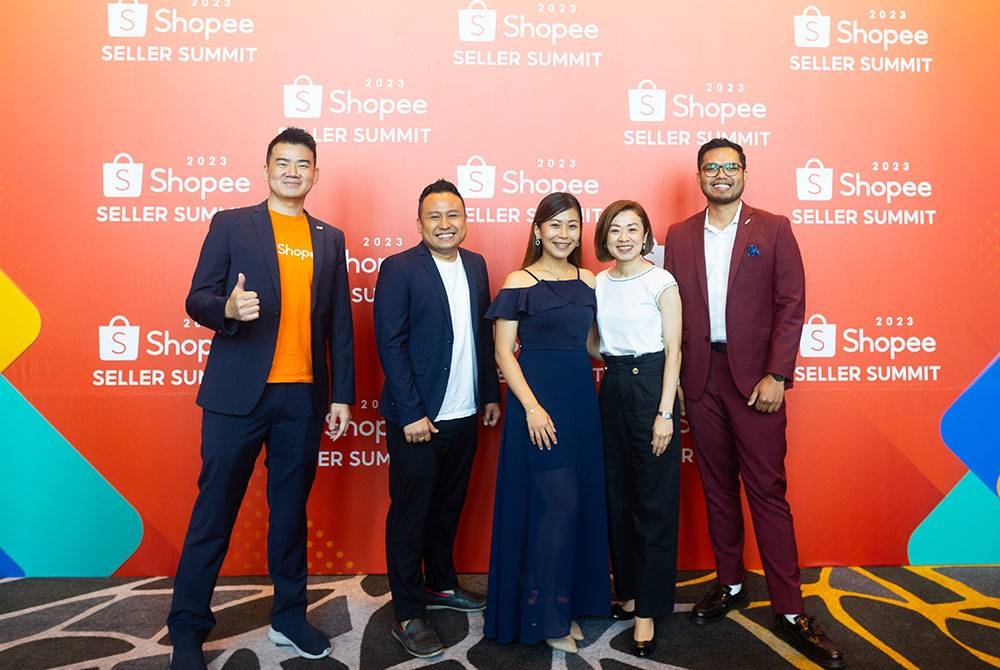 Dari kiri; Kenneth, Roy, Sammy, Bee Leng dan Khairul Aming dalam Shopee Seller Summit 2023 di sebuah pusat peranginan pada Rabu.