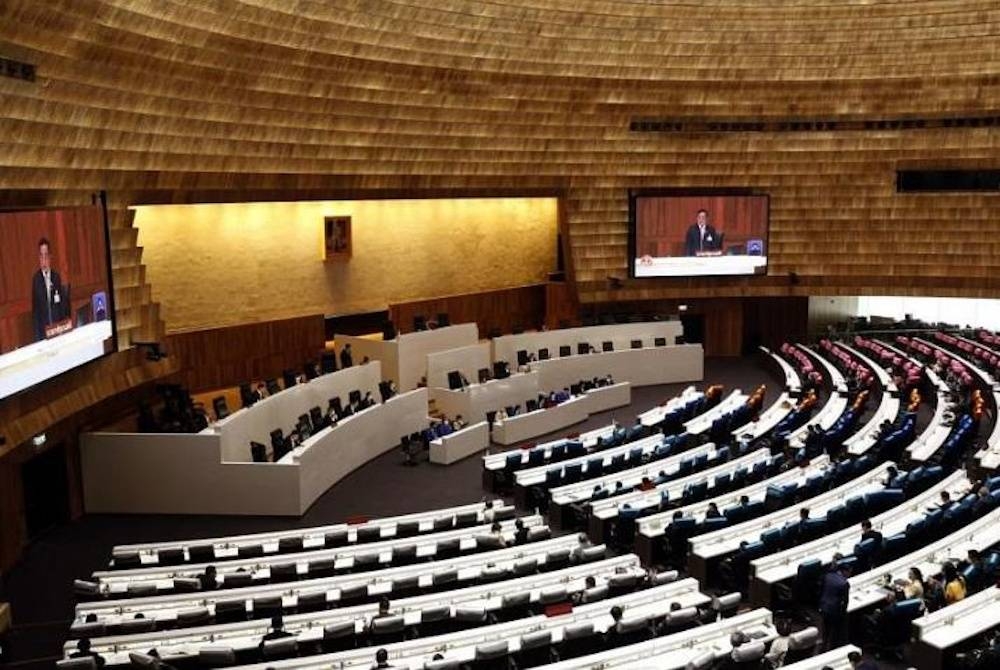 Kedua-dua dewan Parlimen dijadualkan bersidang sebelum tarikh 4 Julai iaitu kira-kira 15 hari selepas Suruhanjaya Pilihan Raya mengisytiharkan keputusan Pilihan Raya Umum pada Isnin lalu. - Foto Agensi