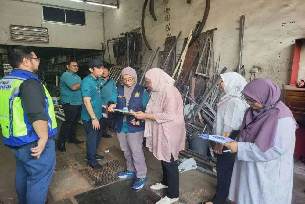 Operasi penguatkuasaan yang dijalankan MPAJ membabitkan premis yang mempunyai tunggakan cukai taksiran tinggi di Ampang.