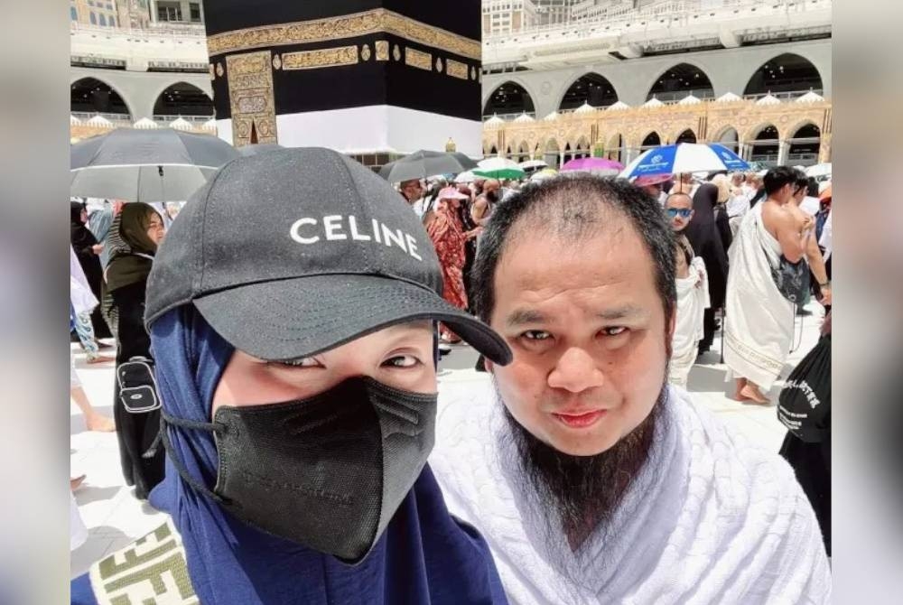 Hantaran gambar Ebit Lew dan isteri di tanah suci Makkah. - Foto FB Ebit Lew