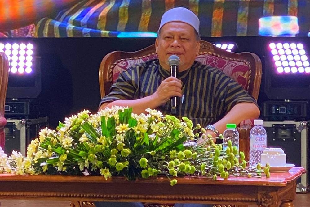 Mohd Amar pada Program Sembang Santai Bersama Tan Sri Noh Omar sempena Karnival Kelantan Maju Rakyat Sejahtera di Dataran Warisan, Stadium Sultan Muhammad IV, Kota Bharu pada malam Khamis.