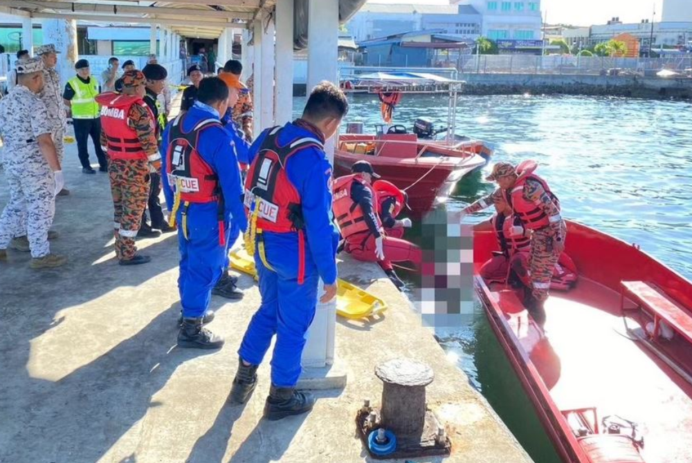 Mayat Kenneth Saing ditemukan pada 7.45 pagi Jumaat di kedudukan kira-kira 20 meter selatan Jeti Feri Labuan. - Foto APM WP Labuan