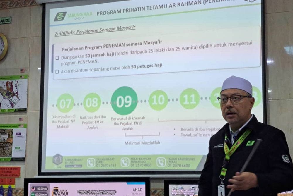 Syed Saleh ketika memberikan taklimat sempena operasi Masyair di Ibu Pejabat TH di Abraj Janadriyah.