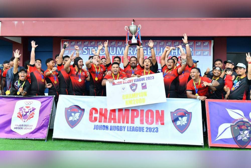 Pemain-pemain MVPRC meraikan kejayaan merangkul kejuaraan Liga Ragbi Johor 2023 di Stadium Ragbi Johor, Johor Baharu. - Foto Agensi