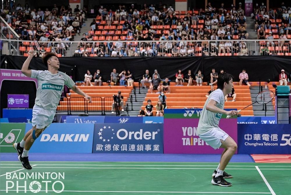 Aksi membanggakan pasangan beregu lelaki negara, Man Wei Chong-Tee Kai Wun ketika mempertahankan kejuaraan Terbuka Taiwan pada Ahad - Foto BAM (Badminton Photo)