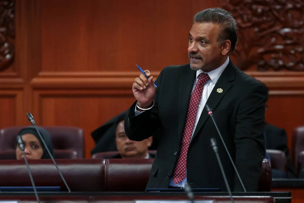 Ramkarpal ketika sesi soal jawab di Persidangan Dewan Negara di Bangunan Parlimen pada Isnin. - Foto Bernama