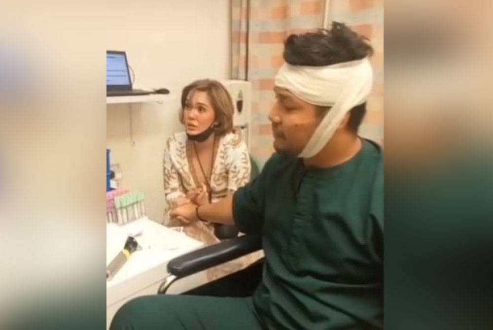 Kamal Adli dan Uqasha Senrose di sebuah hospital di Singapura. - FB Uqasha Senrose