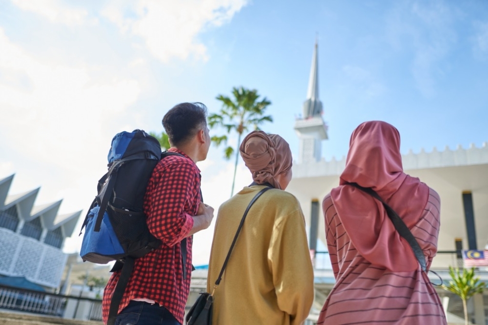 Rakyat Malaysia dapat menarik nafas lega apabila pelancongan domestik kembali rancak.