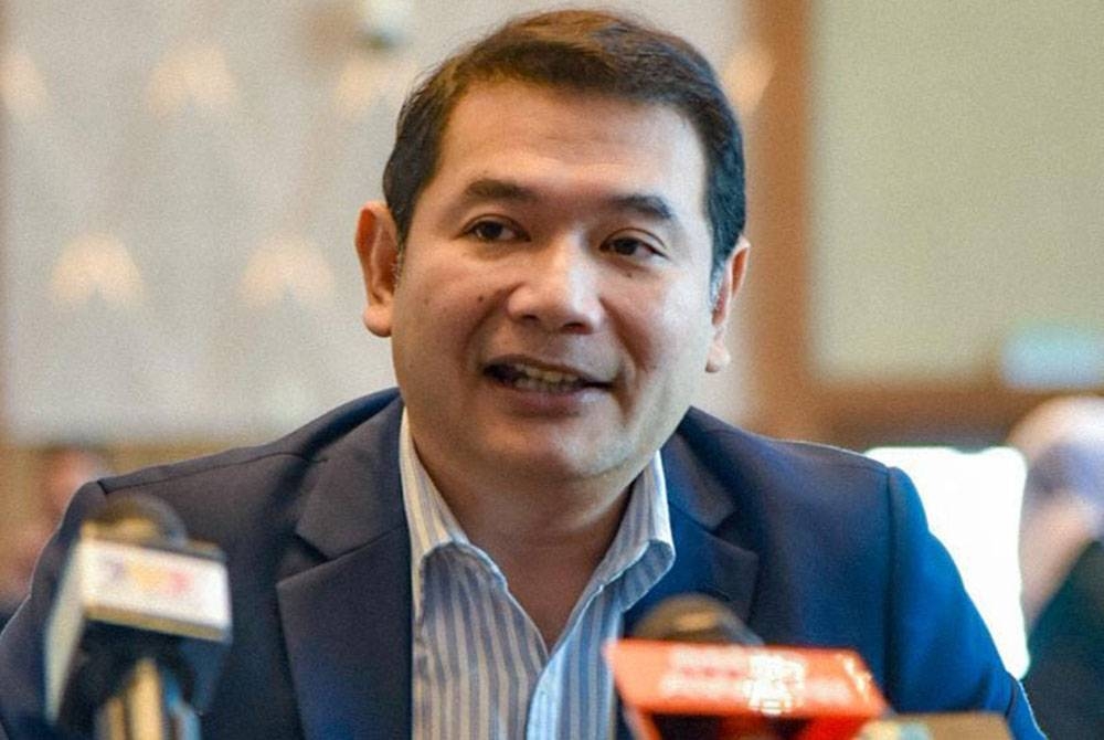 Rafizi semasa sidang akhbar selepas menghadiri sesi libat urus bersama kerajaan Sabah di Pusat Konvensyen Antarabangsa Sabah (SICC), pada Selasa.