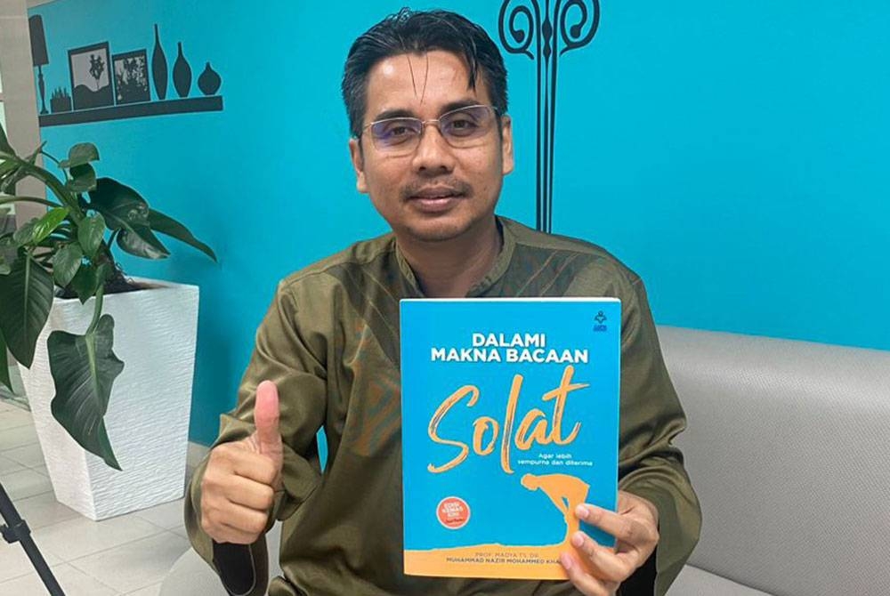 Muhammad merupakan penulis buku Dalami Makna Bacaan Solat.