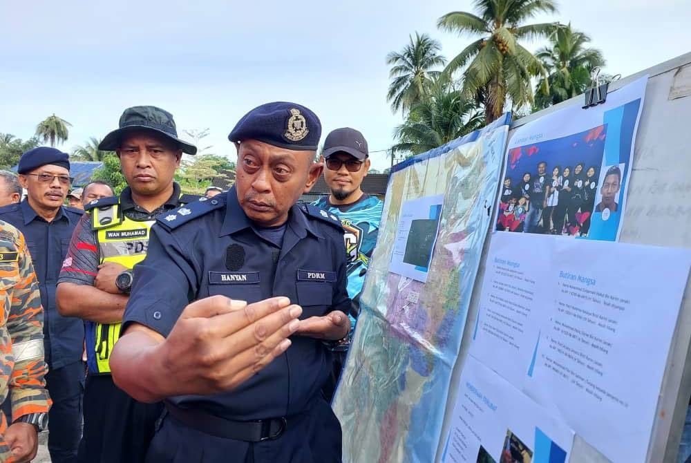 Hanyan ketika memberi penerangan ringkas berhubung gerak kerja operasi dan menyelamat mangsa tragedi kepala air Jeram Air Putih, Kampung Air Putih pada Isnin.