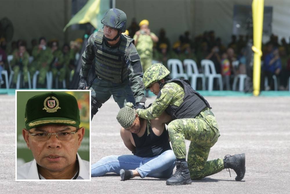 Persembahan sempena Sambutan Hari Ulang Tahun Rela ke-51 peringkat kebangsaan 2023 yang diadakan di Pusat Latihan Rela Wilayah Utara di Bukit Selambau, pada Isnin. Gambar kecil: Saifuddin Nasution