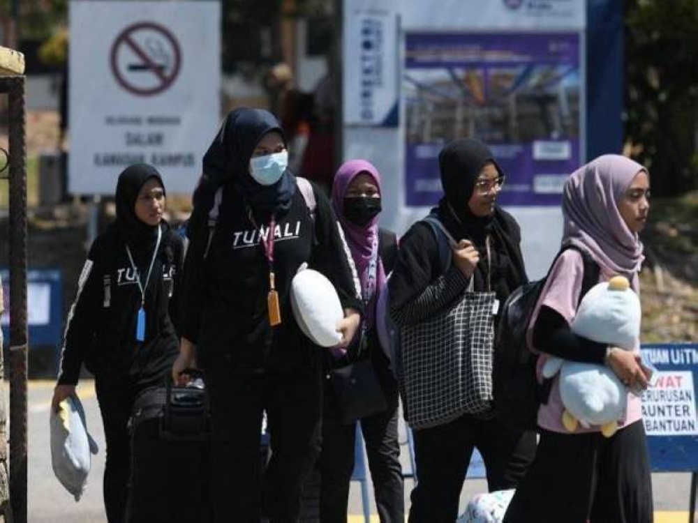 Keputusan permohonan masuk universiti boleh disemak Jumaat ini. - Gambar hiasan