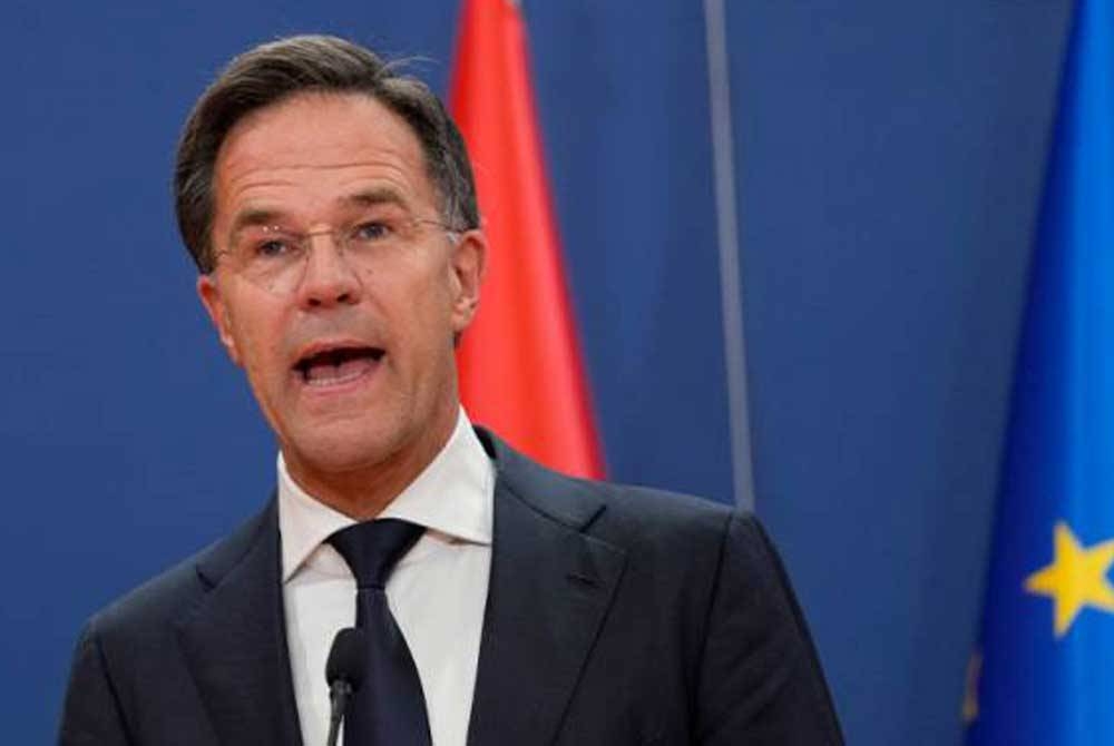 Perdana Menteri Belanda, Mark Rutte akan menyerahkan surat pengundurannya dari Kabinet selepas gagal mencapai kesepakatan mengenai langkah-langkah untuk mengawal kemasukan imigran ke negara itu. - Gambar fail AP