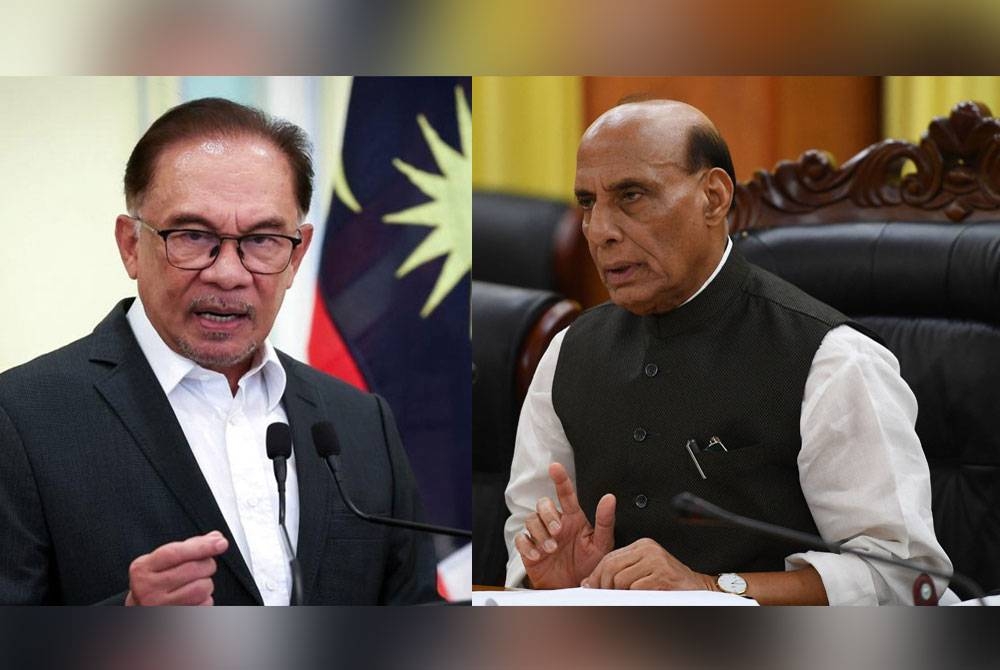 Anwar Ibrahim (kiri), Rajnath Singh