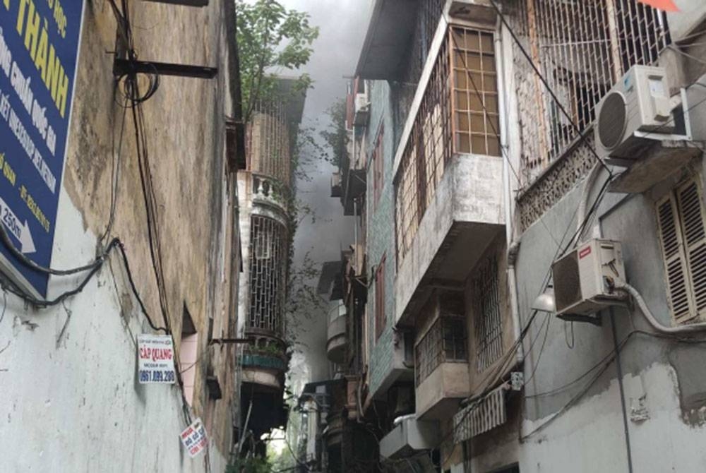 Tiga kanak-kanak berusia 12 tahun maut dalam kebakaran di sebuah &#039;rumah tiub&#039; enam tingkat di Hanoi, Vietnam, pada Sabtu. Foto VN Express