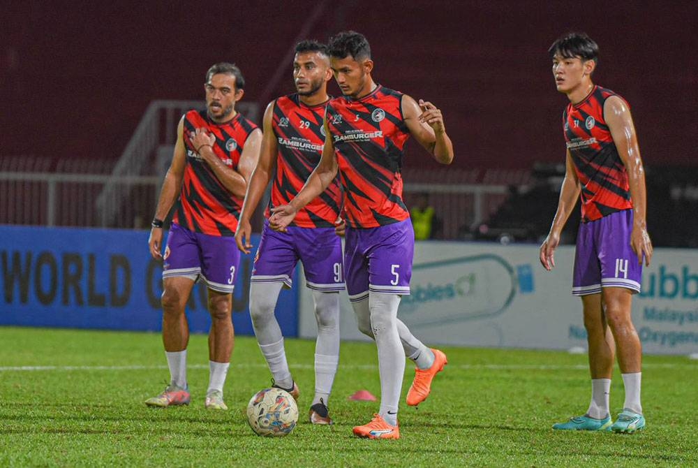 Situasi Kelantan FC masih menjadi tanda tanya dalam kalangan penyokong mereka di sebalik isu penjualan kelab itu ketika ini. - Foto FB TRW Kelantan FC