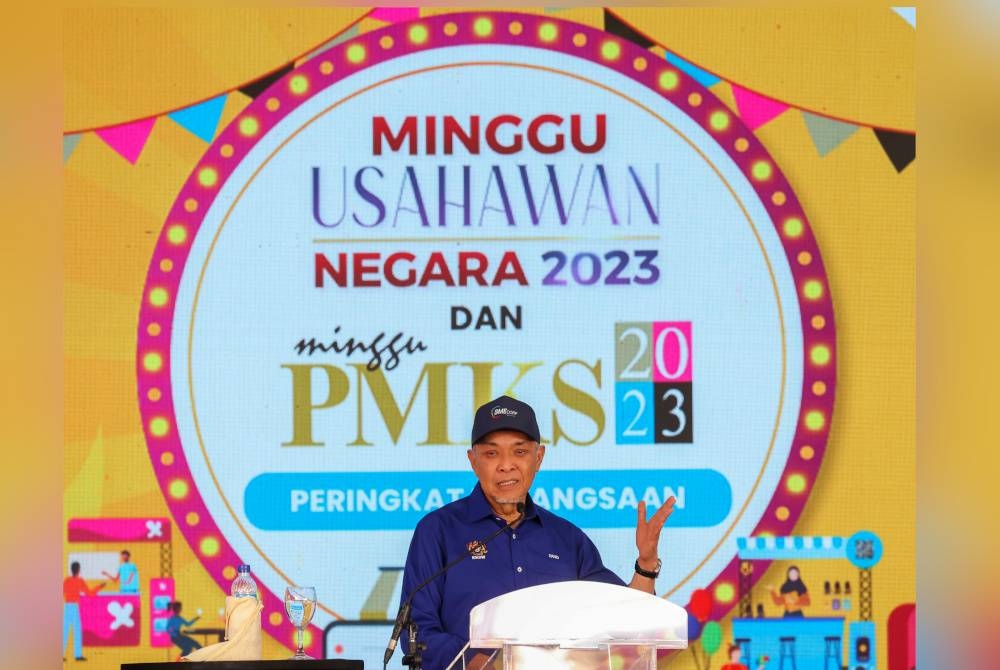 Ahmad Zahid yang juga Menteri Kemajuan Desa dan Wilayah berucap ketika hadir merasmikan Minggu Usahawan Negara 2023 dan Minggu Perusahaan Mikro Kecil dan Sederhana (PMKS) Peringkat Kebangsaan di Dataran Merdeka pada Ahad. - Foto Bernama