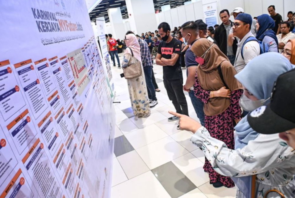 Seramai 313,000 penganggur belia berusia 15 hingga 24 tahun direkodkan pada Mei berbanding 315,600 pada April. - Foto hiasan/Bernama