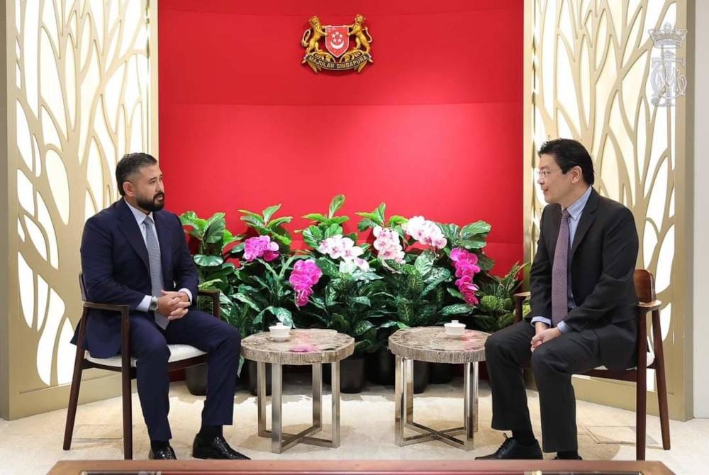 Tunku Ismail ( kiri) mengadakan pertemuan dengan Lawrence Wong (kanan) di The Treasury pada Khamis. - Foto HRH Crown Prince of Johor