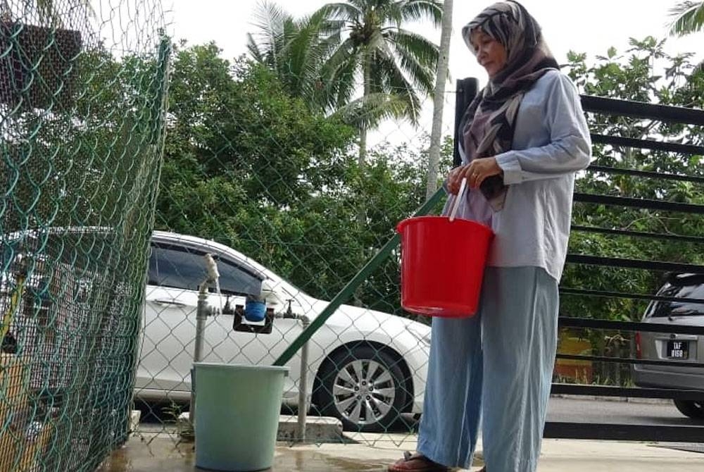 Faridah mendakwa tekanan air rendah menjadi punca berlaku ganggu bekalan air di kawasan taman perumahan mereka.