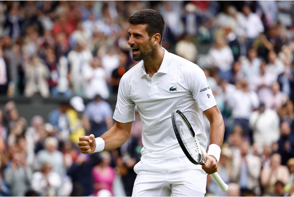 Djokovic akan menentang pemain Itali pada aksi separuh akhir kejohanan Wimbledon awal pagi Khamis. -Foto EPA