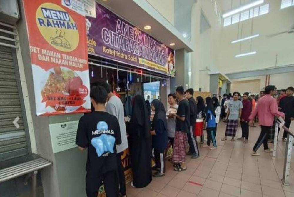 Restoran yang menjual Menu Rahmah berhampiran UiTM Seri Iskandar, Perak. - Foto Bernama (kredit Nazira Hasanah Nasaruddin)