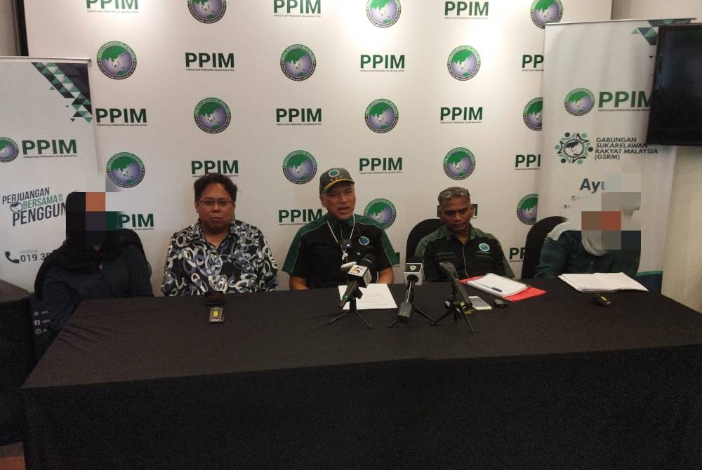 Dua mangsa hadir ke pejabat PPIM membuat aduan berkaitan syarikat pengutip hutang.