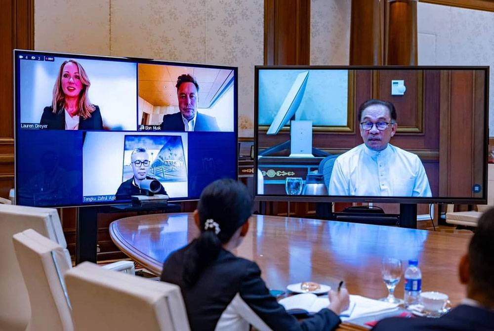 Anwar menerusi sidang video bersama Elon Musk pada Jumaat.