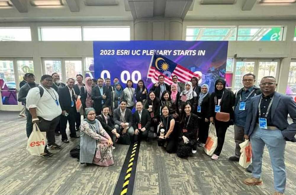 MBSA menerima Anugerah Pencapaian Khas GIS sempena Persidangan Esri International User 2023 di California, Amerika Syarikat. - Foto Facebook Majlis Bandaraya Shah Alam