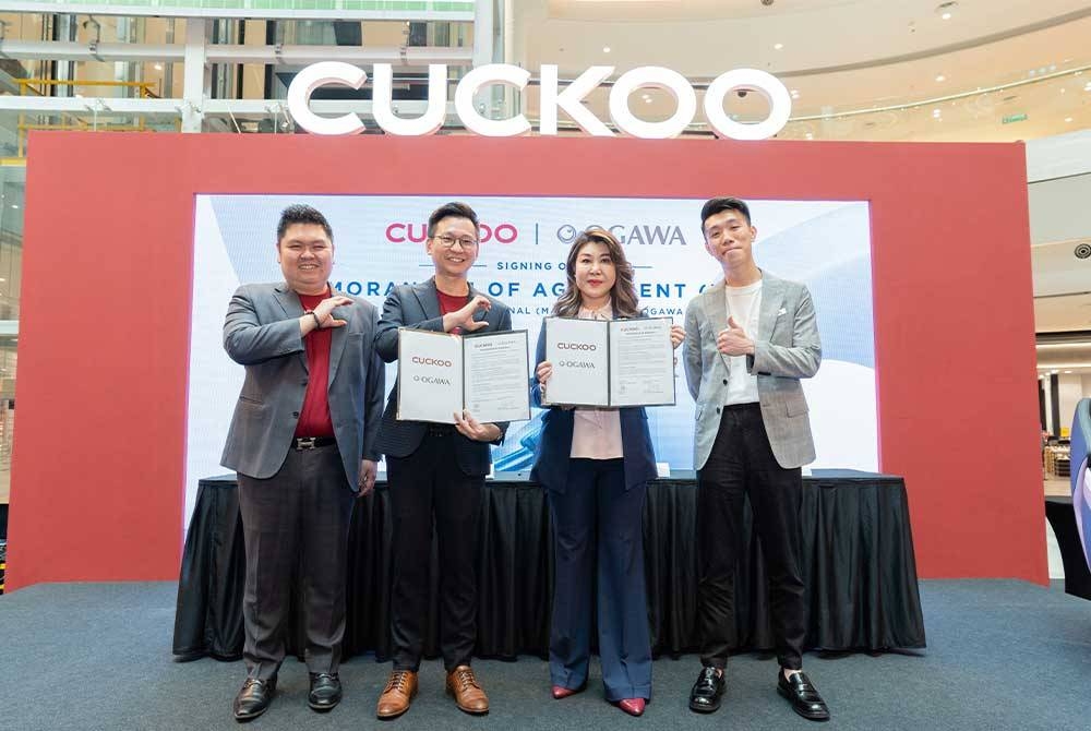 Dari kiri, Ketua Pegawai Operasi Cuckoo International, Toh Seng Lee;
Pengasas dan Ketua Pegawai Eksekutif Cuckoo International, Hoe Kian Choon;
Pengarah Eksekutif dan Ketua Pegawai Eksekutif OGAWA Malaysia, Datuk Lim Mee Ling; dan
Penolong Pengarah OGAWA Malaysia, Leong Boon Hong