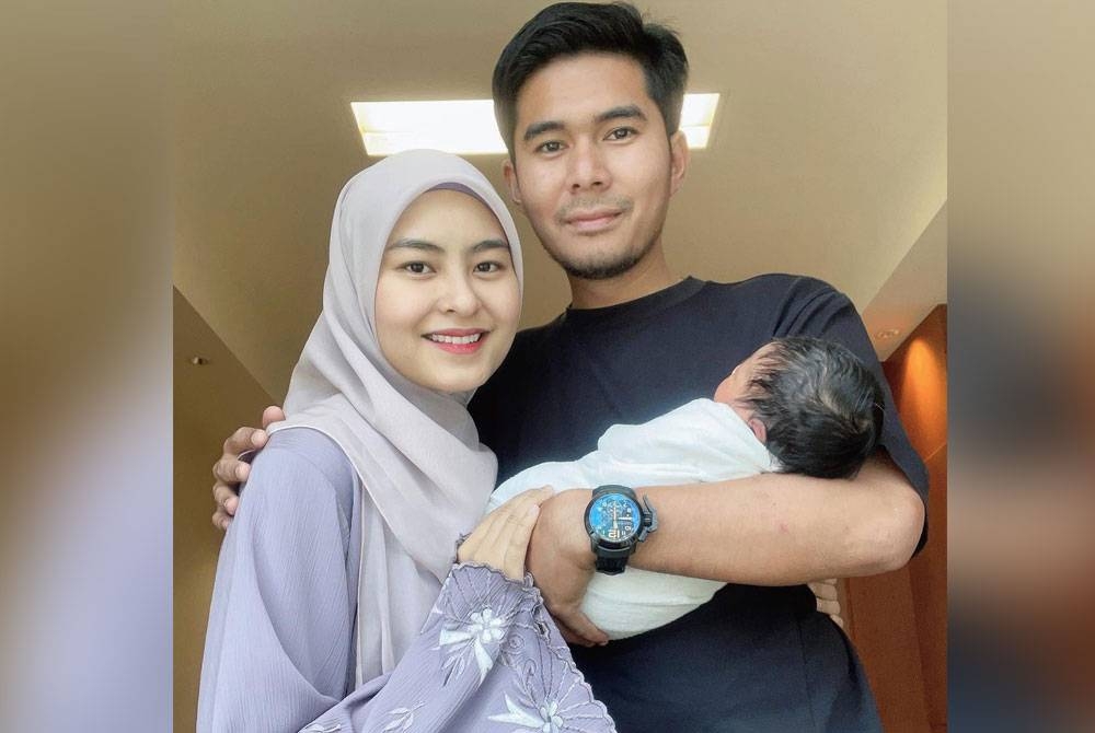 Wany Hasrita mengikut saranan sunnah untuk memberi nama anak perempuannya Aishah Al Iman pada hari ketujuh kelahiran.