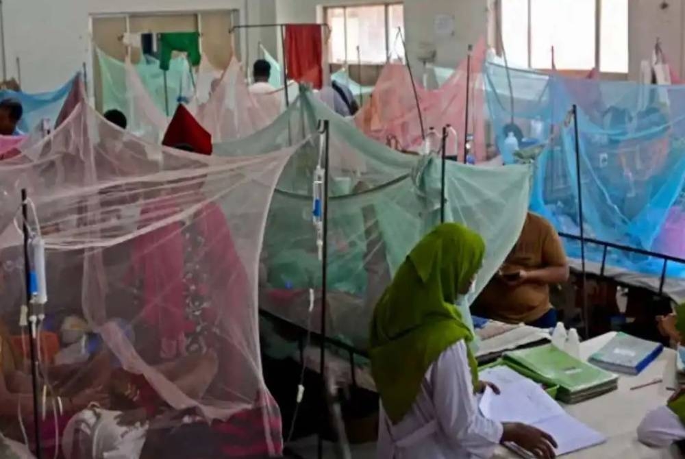 Lebih 11,000 pesakit denggi dimasukkan ke hospital di Bangladesh pada separuh pertama Julai. - Foto fail AFP