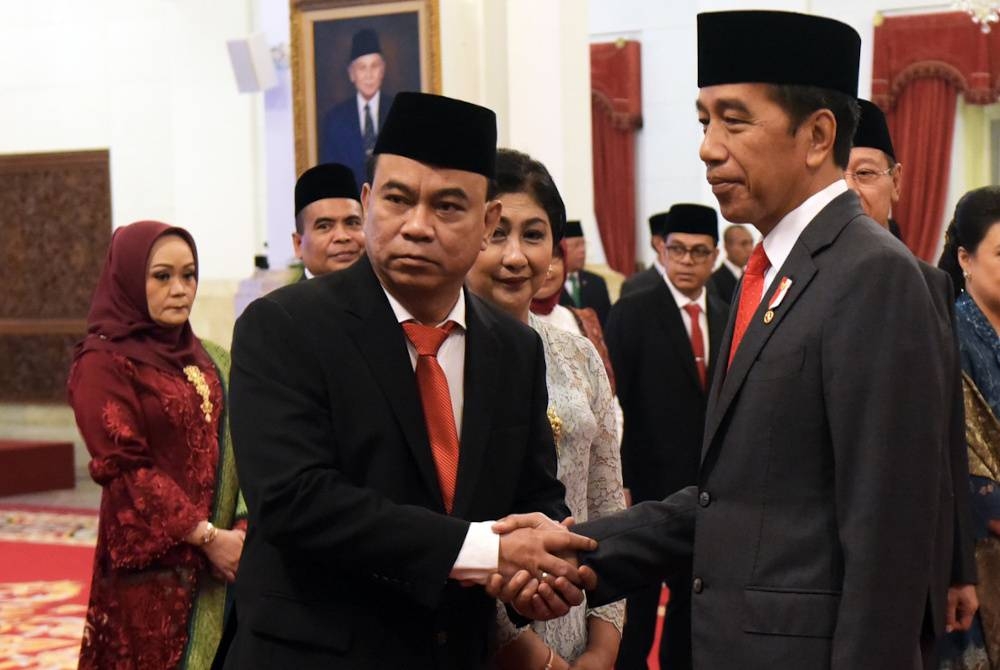 Jokowi melantik Budi Arie Setiadi sebagai Menteri Komunikasi dan Informasi yang baharu.