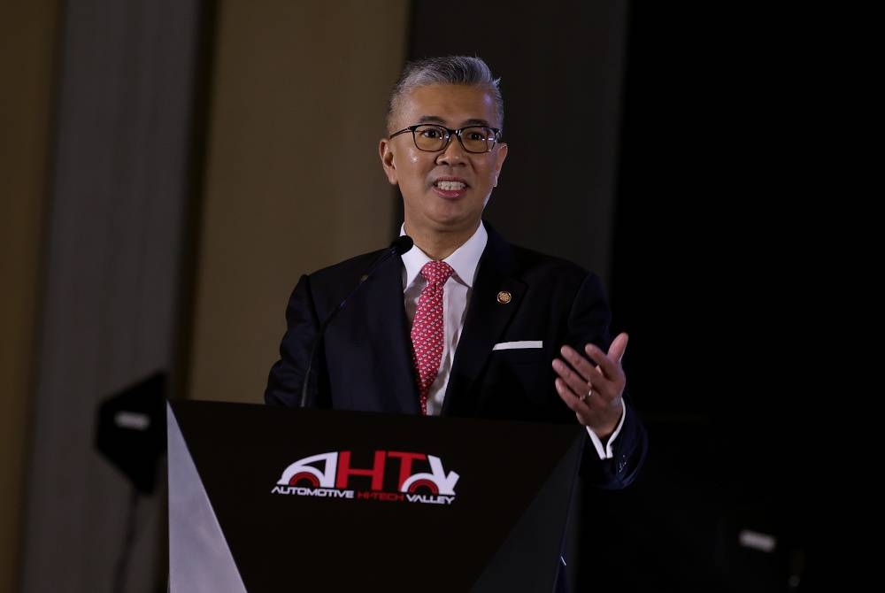 Tengku Zafrul ketika berucap pada Majlis Konvensyen Pelabur dan Vendor Global Automotive Hi-Tech Valley (AHTV) 2023, pada Isnin. - Foto Bernama